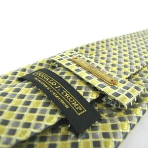 DONALD J. TRUMP Signature Collection Yellow Gray